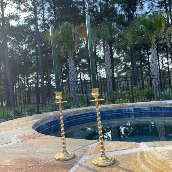 VINTAGE SWIRLY CANDLE HOLDERS W/ GREEN CANDLES - Picture 2 of 4